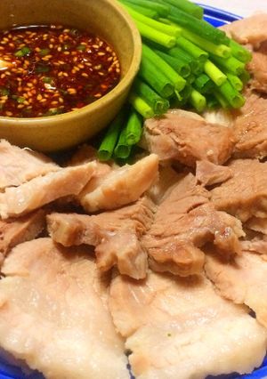 韓国ハルモニ直伝！ゆで豚にんにく辛みだれ-レシピのメイン写真