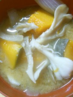 朝食♪ かぼちゃ 舞茸 玉ねぎの 味噌汁-レシピのメイン写真
