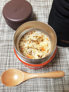 外でも美味しく コンテナ用炊き込みごはん-レシピのメイン写真