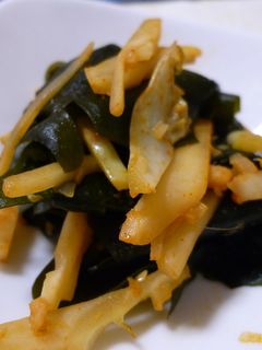 わかめとカリフラワーの茎炒め-レシピのメイン写真
