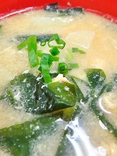ワカメ馬鈴薯ネギ玉子味噌汁(松小5)-レシピのメイン写真
