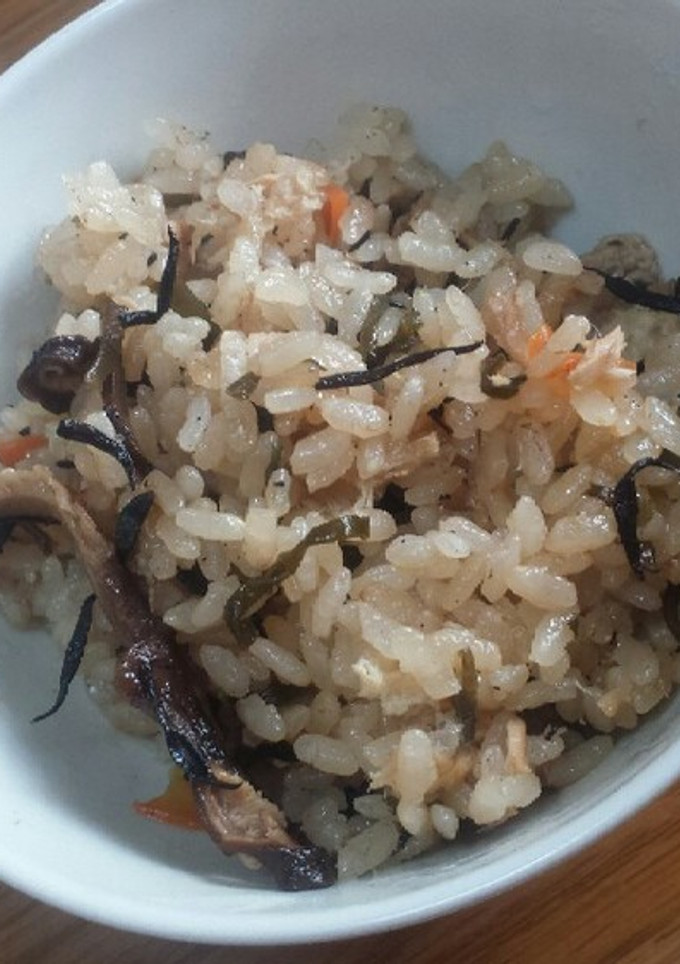 ツナ缶と塩昆布で簡単！炊き込みご飯♪-レシピのメイン写真