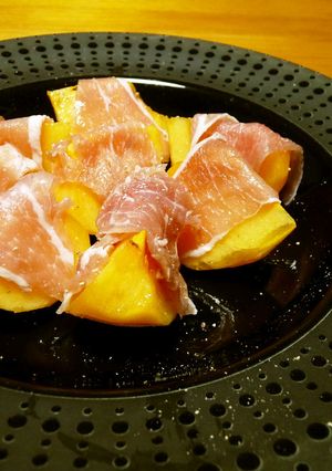 柿と生ハムを楽しむ食べ方♪-レシピのメイン写真