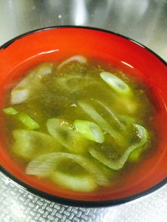 簡単節約☆ネギととろろ昆布のすまし汁-レシピのメイン写真