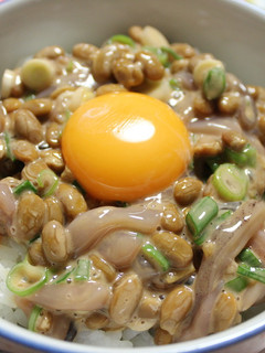 朝食に★イカの塩辛納豆卵ねぎdon♪-レシピのメイン写真