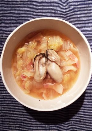 牡蠣と白菜とベーコンのスープ-レシピのメイン写真