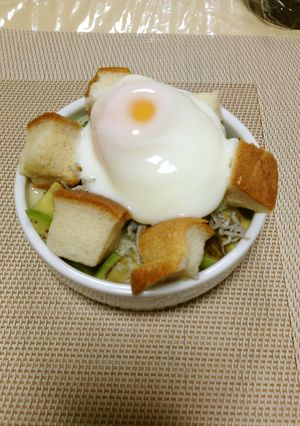 アボカドしらす温玉のココットカマン♪-レシピのメイン写真