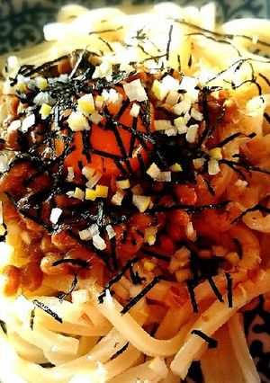 バターでコクを！簡単納豆釜玉うどん-レシピのメイン写真