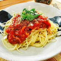 รูปของ ド定番のトマトソースパスタ