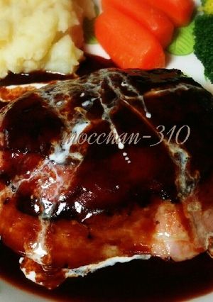 ハンバーグ＊ベーコンで巻いて旨味アップ♪-レシピのメイン写真
