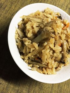 鶏肉とごぼうの炊き込みご飯-レシピのメイン写真