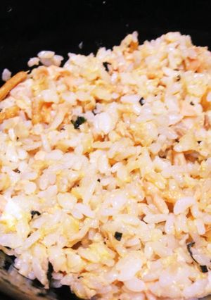 お茶漬けの素でリメイク鮭チャーハン-レシピのメイン写真