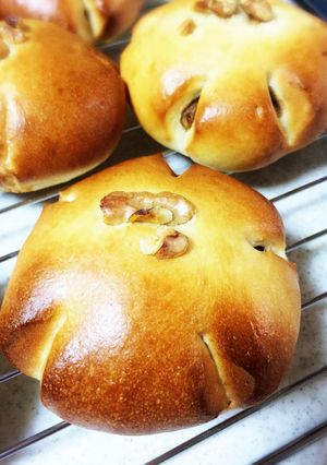 干し柿と餡子の極甘☆秋味あんぱん☆-レシピのメイン写真