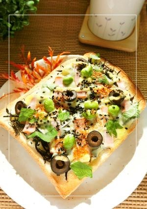 黒がいっぱい✼ひじきのトースト-レシピのメイン写真