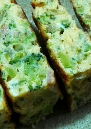 お弁当に！ベーコンとブロッコリーの卵焼き-レシピのメイン写真