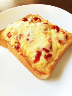 オヤジのピザ風パン-レシピのメイン写真