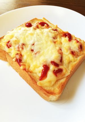 オヤジのピザ風パン-レシピのメイン写真