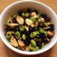 黒豆と枝豆のガーリック炒め