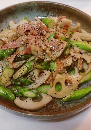 アスパラと蓮根のガーリックバター炒め-レシピのメイン写真