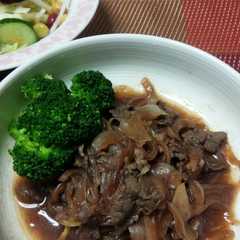 รูปของ 牛肉の簡単赤ワイン煮込み