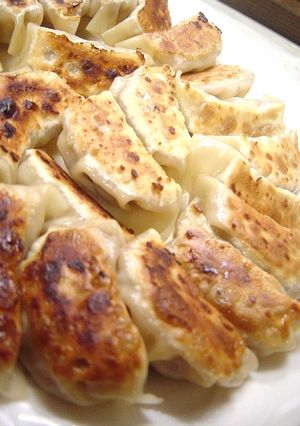 ピリっと辛い☆キムチーズ餃子-レシピのメイン写真