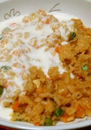炊き込みチキンライス☆ホワイトソースかけ-レシピのメイン写真