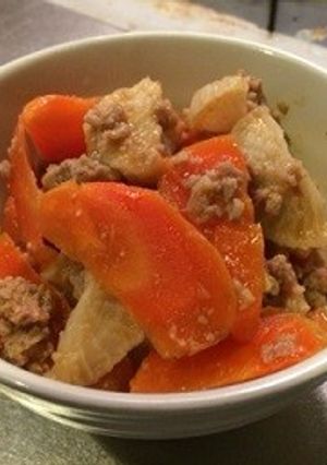 部屋干し(!!)大根とにんじんのそぼろ煮-レシピのメイン写真
