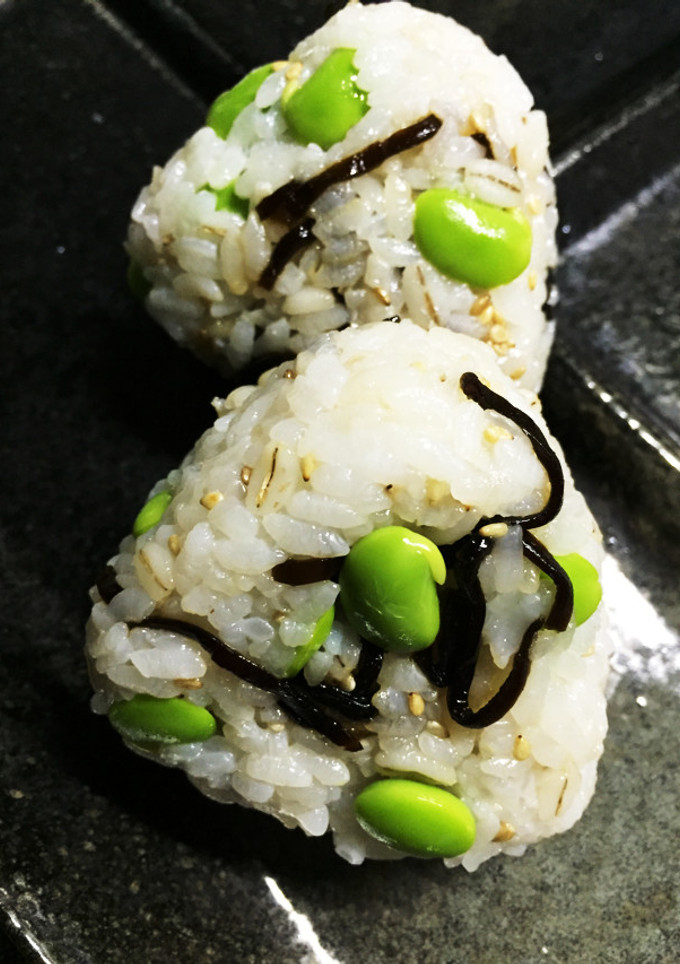 枝豆と塩昆布のやみつき！おにぎり-レシピのメイン写真