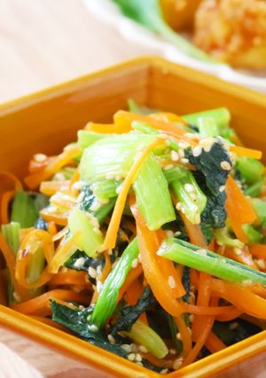 10分♪小松菜とにんじんのごま味噌炒め-レシピのメイン写真