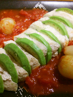鶏胸肉とアボカドのトマトソース仕立て-レシピのメイン写真