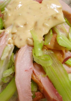 セロリとスモークチキンの胡麻マヨがけ。-レシピのメイン写真