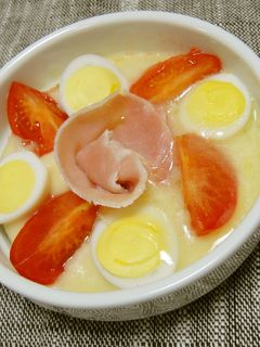 トマトとゆで卵と生ハムのココットカマン-レシピのメイン写真