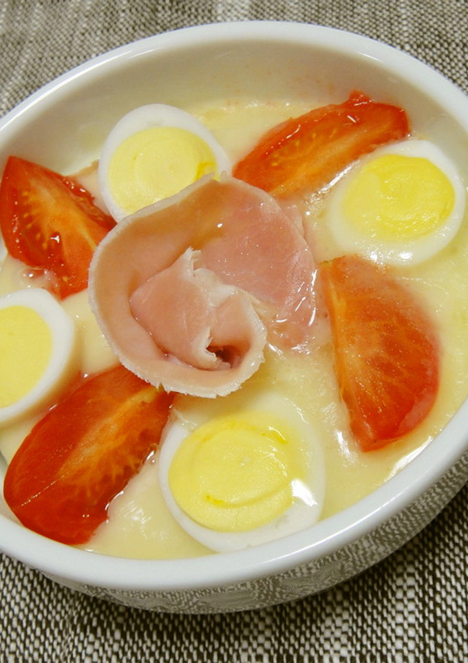 トマトとゆで卵と生ハムのココットカマン-レシピのメイン写真