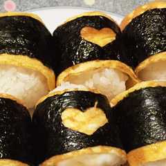 รูปของ 母の味♪たまご巻きおにぎり☆お弁当に♡