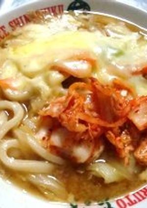 味噌汁でうどんとろけるチーズとキムチのせ-レシピのメイン写真
