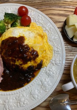 煮込みハンバーグソースの残りでオムライス-レシピのメイン写真