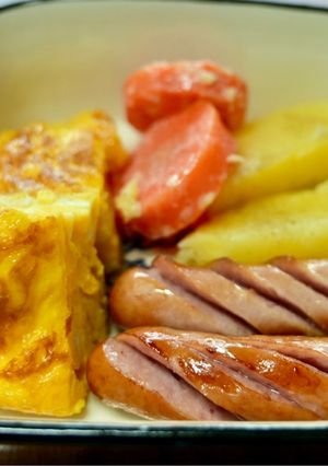 簡単朝食♡ウインナーと卵焼きとじゃがいも人参添え-レシピのメイン写真