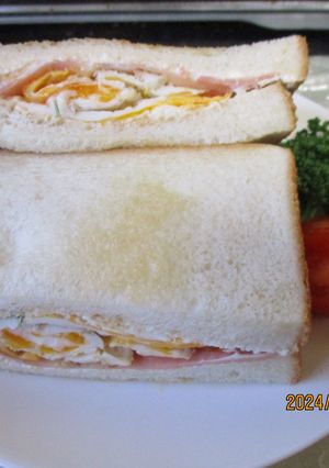 クリームチーズとベーコンエッグサンド😋-レシピのメイン写真