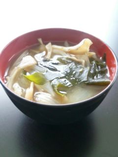 *ヘルシー♡舞茸と玉葱とわかめの味噌汁*-レシピのメイン写真
