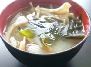 ＊ヘルシー♡舞茸と玉葱とわかめの味噌汁＊-レシピのメイン写真