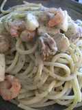 ジェノベーセソースで魚介類のパスタ