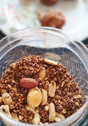 フライパンでチョコとナッツのグラノーラ-レシピのメイン写真
