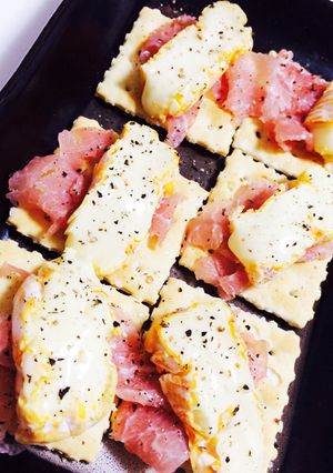 チーズと生ハムのせクラッカー-レシピのメイン写真