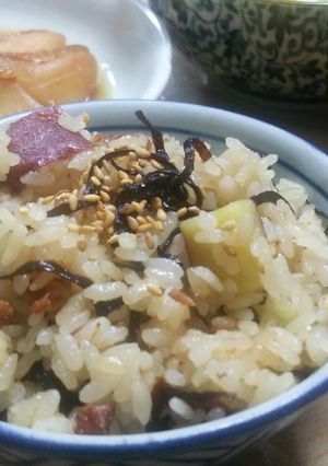 やきとり缶とサツマイモの炊き込みご飯-レシピのメイン写真