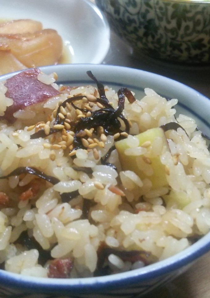 やきとり缶とサツマイモの炊き込みご飯-レシピのメイン写真