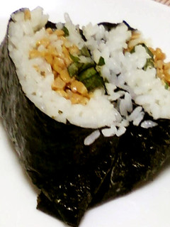 納豆巻き手間いらずおにぎらず-レシピのメイン写真