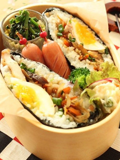 鶏ごぼうきんぴら卵のおにぎらず-レシピのメイン写真