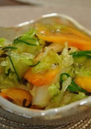 白菜と柿の塩昆布和え-レシピのメイン写真