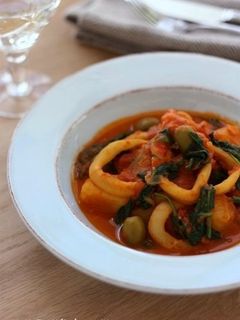 イカとオリーブ、ほうれん草のトマト煮-レシピのメイン写真