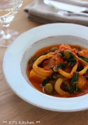 イカとオリーブ、ほうれん草のトマト煮-レシピのメイン写真